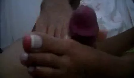 Selama pelatihan, gadis tante indonesia montok Alexis Brill sangat menyukai pelatih