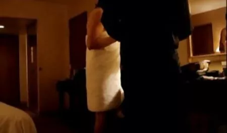 Pria yang beruntung menanam bokep suster cantik indo dua anak kembar