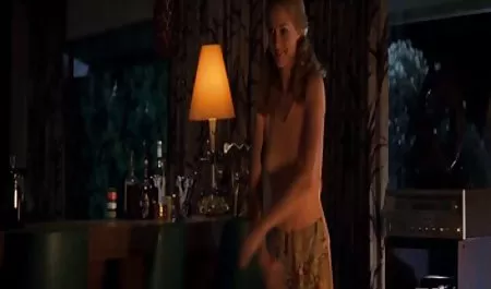 Belaian di tepi kolam renang yang bokep indo ceweknya cantik seksi