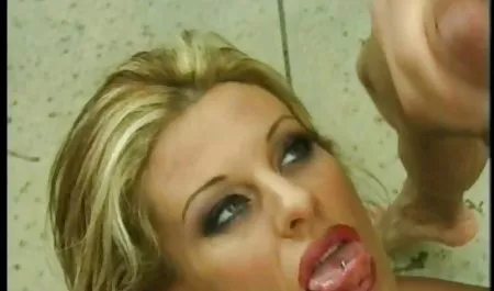 Rocco Siffredi bercinta berambut cokelat dengan indo sex cantik penis besar