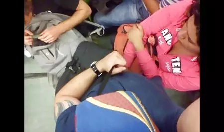 Wanita itu memberi sambutan sex indo cantik hangat kepada turis itu