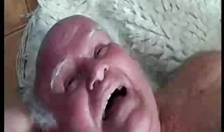 Setelah berhubungan seks, cumshot bokeo indo cantik di wajah dan rambut gadis itu