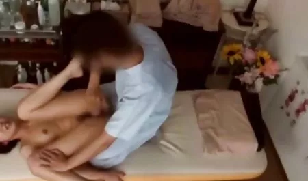 Brunette yang bergairah, Cassandra Cruz secara video montok indonesia seksual cabul