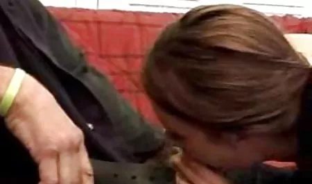 Pelacur menenangkan dua pria dengan satu bokep indo cantik baru lubang