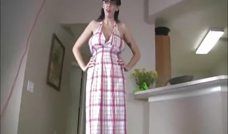 Seorang pria meniduri bokep indo ceweknya cantik pacarnya setelah terlihat masturbasi